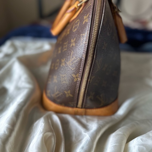 Louis Vuitton Monogram Alma PM - Picture 15 of 16